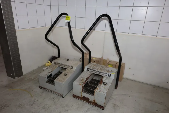 2 x Sohlenreinigungsmaschine
